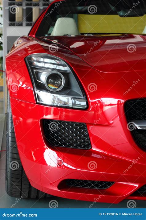 Parte Dianteira Do Carro De Esportes Vermelho Foto De Stock Imagem De