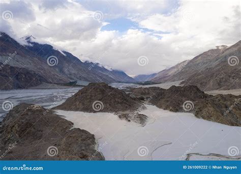 Vue Aérienne De Nubra Valley Et Nubra River à Himalayas India Photo