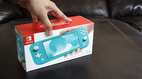 Video: Nintendo Switch Lite unboxing, size comparison | Technobubble