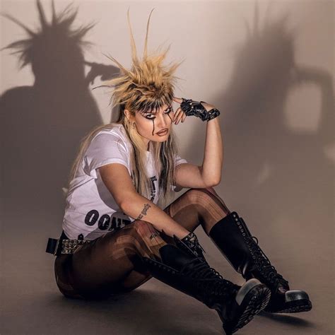 Pin By Shellfire On Punk Punk Photoshoot Punk Poses Punk Woman