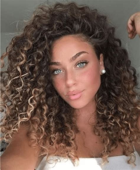 The Ultimate Guide To Naturally Curly Hair Society19 Short Curly Haircuts Curly Hair Styles