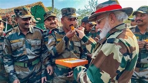 Pm Narendra Modi Reaches Jandk To Celebrate Diwali With Jawans At Loc See Pics