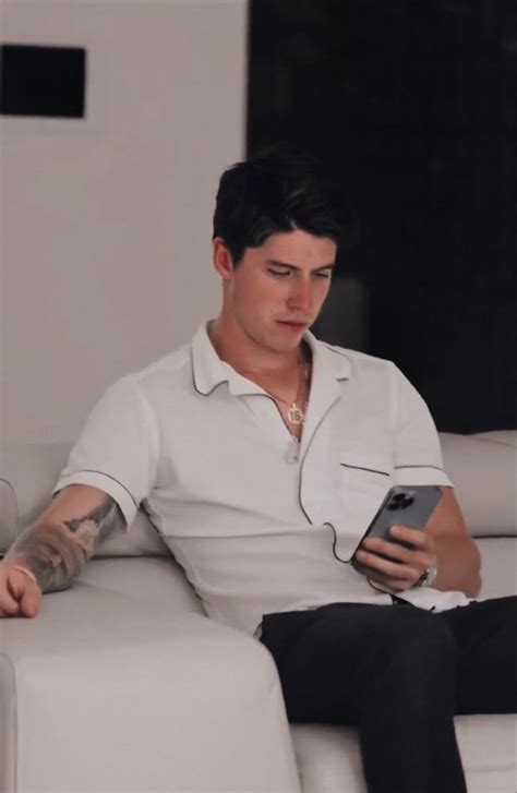 Pin By Shelby Owens On Ella Hot Hockey Players Hockey Girlfriend Mitch Marner