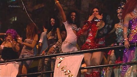 V Deo In Dito Mostra George Santos De Drag Queen Durante Parada Gay De Niter I Em