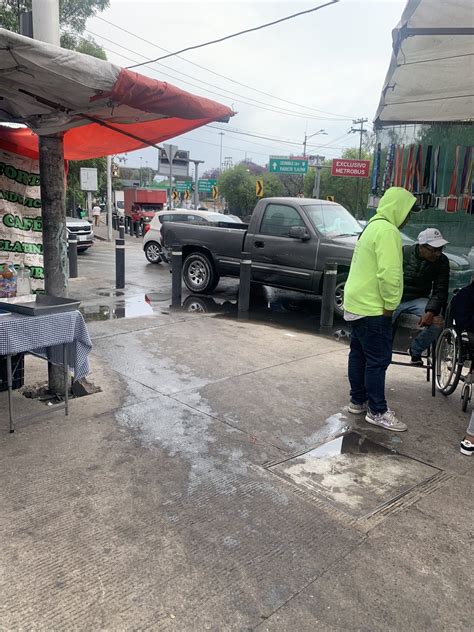 Tlalpan Vecinos On Twitter La Camioneta Sin Placas Que Al Parecer