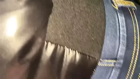 Svenja wird anal gefingert bläst und wird gefickt in rotem Latex