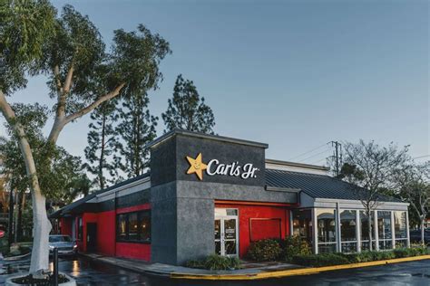 Careers | Carl's Jr.