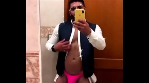 Delicioso Hombre En Bikini Rosa Xnxx