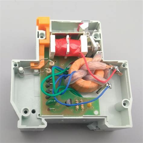 FID sklopka TOMZN I.E. TPNL-32 25A 0,03A monofazna Din