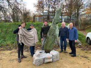 Donaties Van Appels Kerstbomen En Fleecedekens Voedselbank Midden