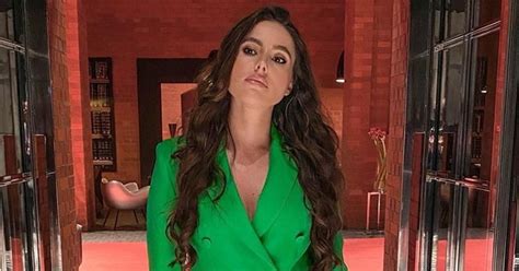 Celia Krychowiak Pokaza A Biust I Po Ladki Wygina Si W Malutkim Bikini