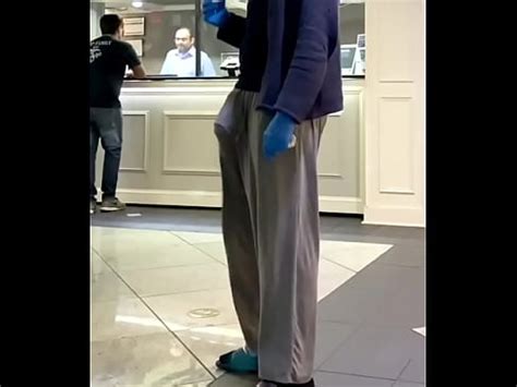 Muestra Su Pene A Lo P Blico Sin Verg Enza Xvideos