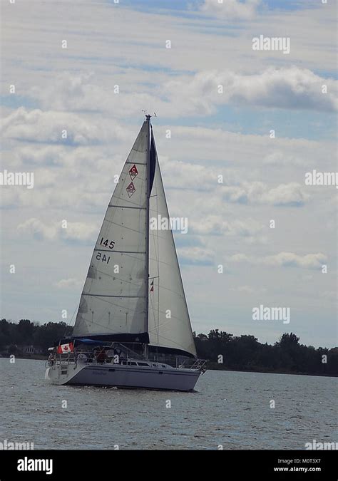 Catalina 320 hi-res stock photography and images - Alamy