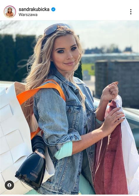 Sandra Kubicka Eksponuje Apetyczny Wylewaj Cy Si Z Bikini Biust Operacje Zmieniaj Wygl D