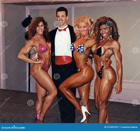 Hot Sexy Louise Pitre Bikini Pics