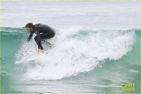 Liam Hemsworth Bares Hot Bod While Stripping Out Of Wetsuit Photo Liam Hemsworth