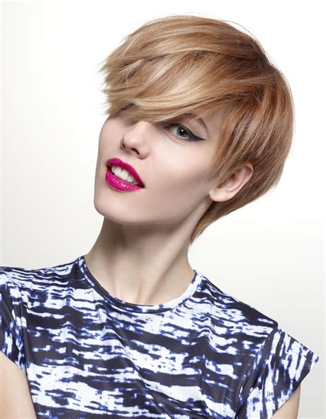 La coupe courte blonde de Tchip Coiffures de saison nos idées pour s inspirer Elle