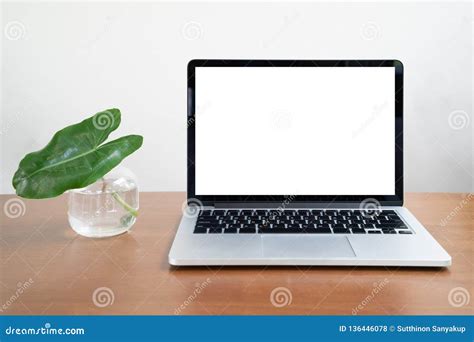 Conceptuele Werkruimte Laptop Computer Met Het Lege Witte Scherm Op