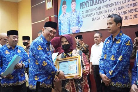 Pemkot Cilegon Berikan Penghargaan Bagi Pns Yang Memasuki Batas Usia