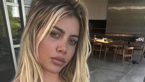 Wanda Nara Il Bikini Esplosivo Fan A Bocca Aperta Per Le Sue Forme Golssip