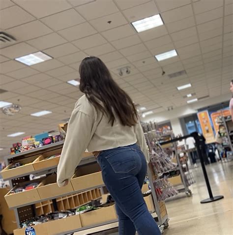 Cute Thick Ass In Jeans Brunette Tight Jeans Forum