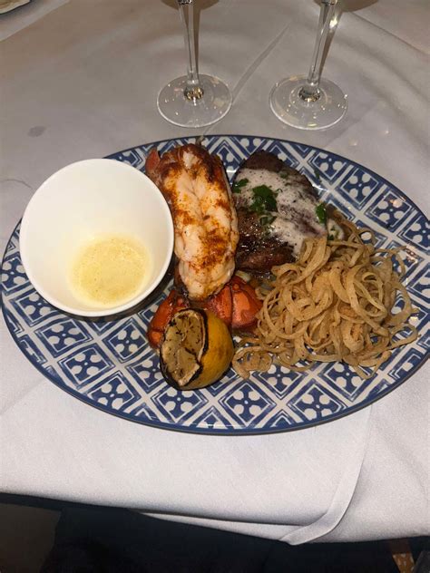 Diners at Maggianos react to the new reservation policy changes 37