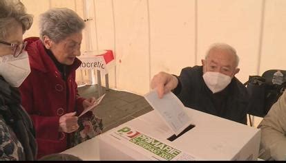 Oggi Le Primarie Del Pd Gazebo Aperti Fino Alle 20