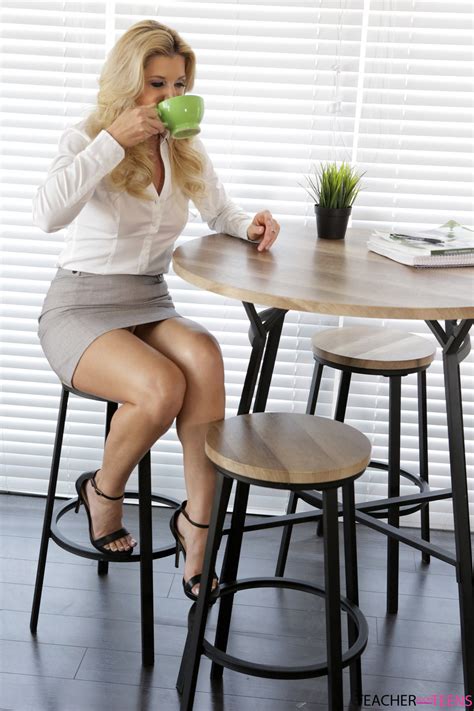 Blonde Mom India Summer Gets Cum On Her Body After Hardcore Sex NakedPics