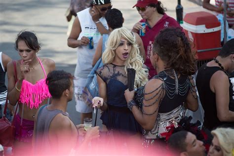 Parada gay de Ceilândia espera reunir 8 mil até o fim da noite Metrópoles