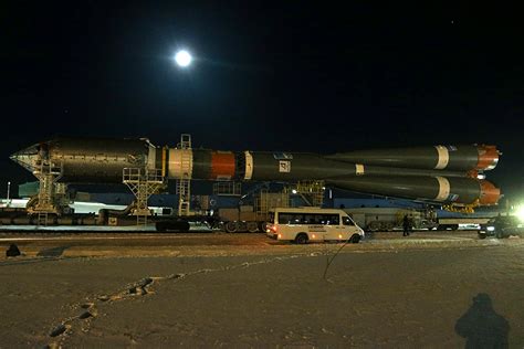 Вывоз ракеты перед стартом на Восточном / Хабр