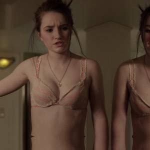 Kaitlyn Dever Nude Leaked From Bathroom Scandal Planet