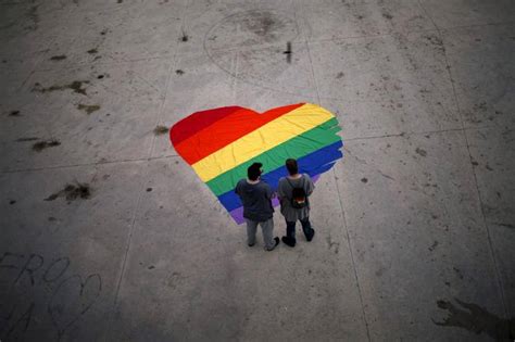 Sair do armário é mais importante para gays brancos que latinos Guia Gay São Paulo