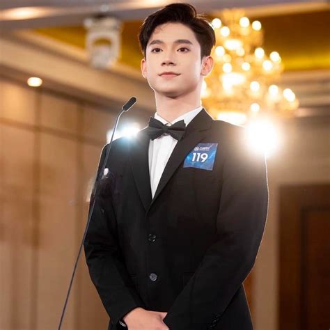 Hot boy 19 tuổi có thân hình 6 múi gây sốt khi tham dự cuộc thi nhan sắc Báo Dân trí