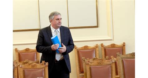 Ивайло Калфин пред "24 часа" от Брюксел: Не трябва да се поддаваме на ...