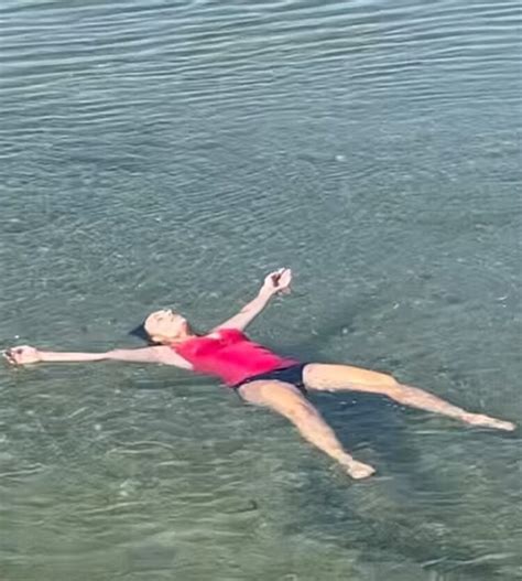Hot Sexy Amy Jo Bikini Pics