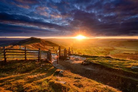 4K Scenery Sunrises And Sunsets Fields Sky Hill Fence Clouds HD