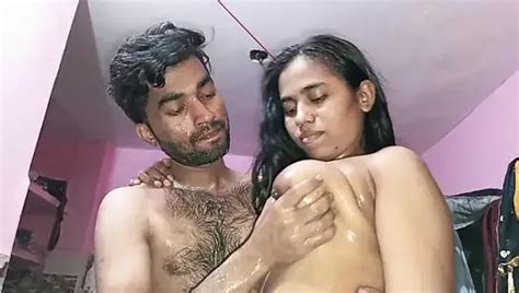 Desi B Grade Hot Bath Scene XHamster