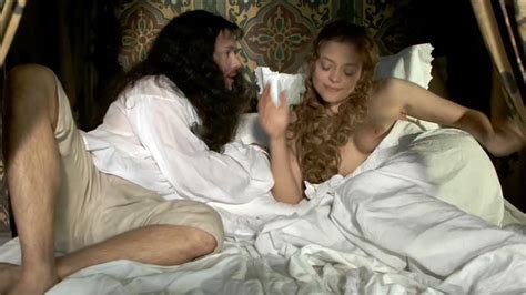 Lizzie Brocheré nude pics page 1