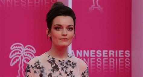 Series Emma Mackey La Doble De Margot Robbie Que Deslumbra En Sex