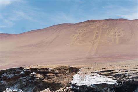 Premium Photo | The paracas candelabra