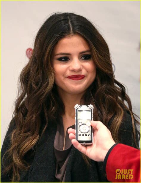 Selena Gomez Loses The Short Wig For 1061 Jingle Ball Photo 3008222 Selena Gomez Photos