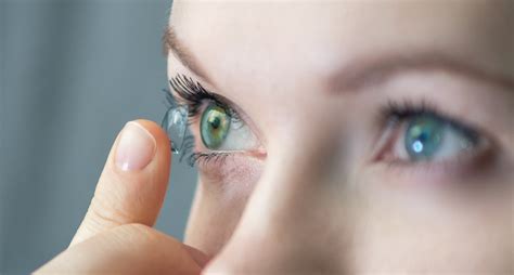 How To Insert And Remove Contact Lenses Safely And Easily Get Contact Lenses Online