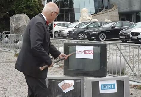 Konfederacja Cenzura TVP Zniszczono Trzy Telewizory