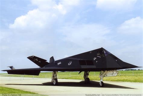 Lockheed F-117 Nighthawk - Technische Daten / Beschreibung