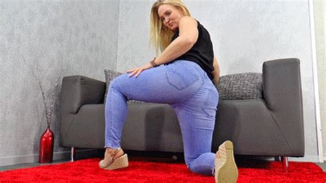 Boss Girls Hot Ass In Tight Jeans