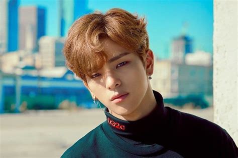 Kim Woojin קלעראַפייז סעקסואַל כעראַסמאַנט רומאָרס אין דאַקיומענטערי