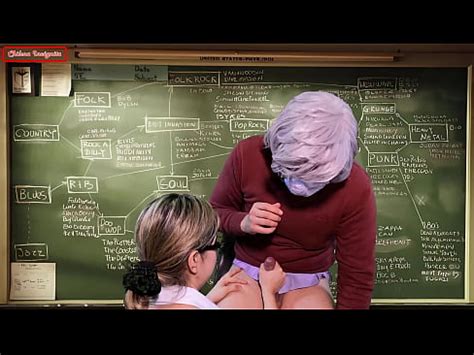 Profesora nueva se folla a Profesor anciano para subir de rango en el salón de clases XVIDEOS