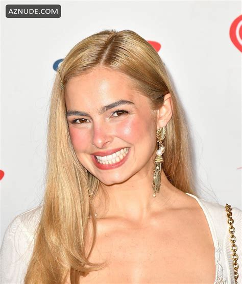 Addison Rae Sexy Flaunts Her Hot Legs In A Sultry Lace Dress At Kiis Fms Jingle Ball