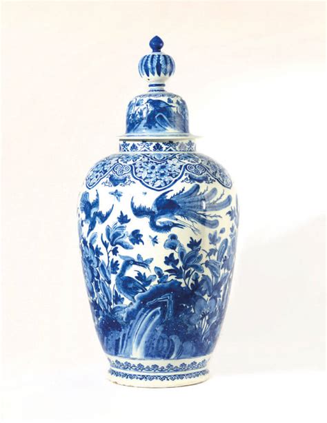 •d2009 Large Blue And White Vase And Cover Aronson Antiquairs Of