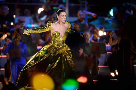 Katy Perry Braless Boobs Cleavage Coronation Concert Windsor Hot Celebs Home